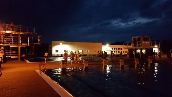 Nachtbaden im Schwimmbad Havelberg